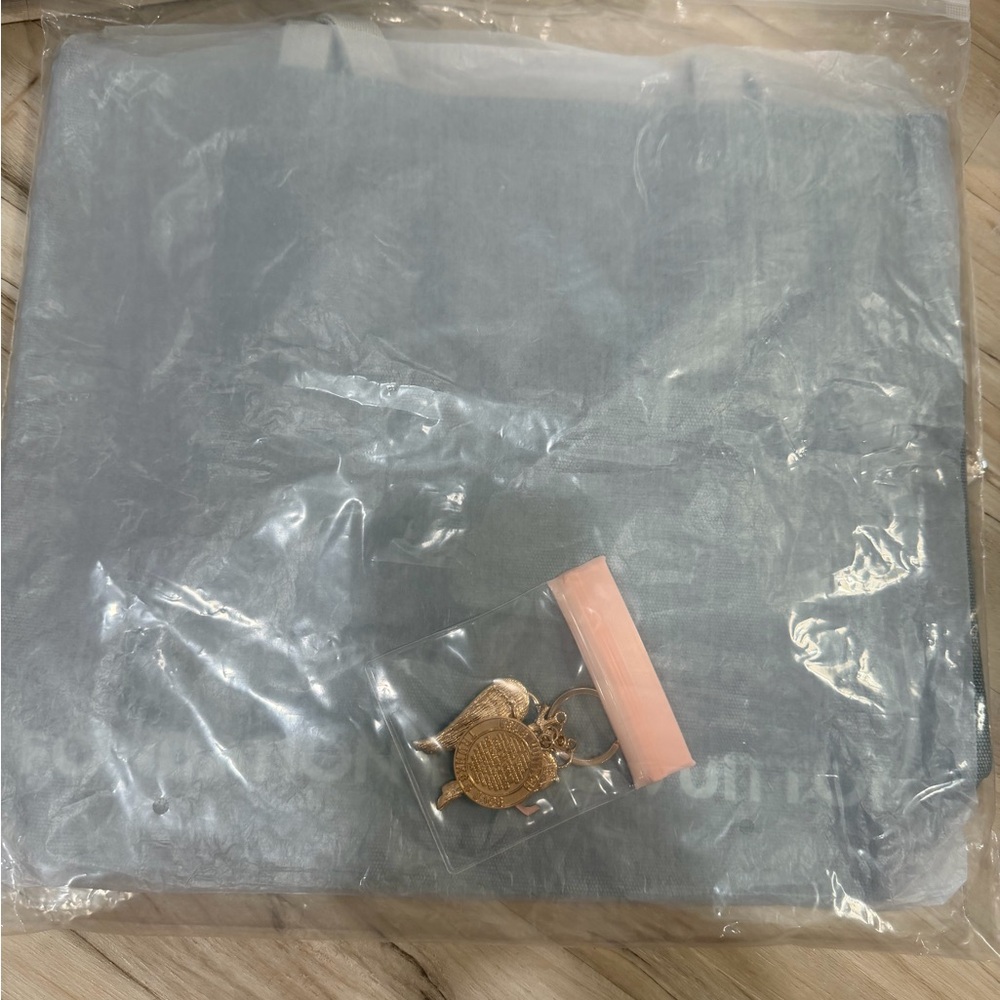 (Last one!!)Foundation Louis Vuitton (FVL) Light Gray Tote with Pink Keychain - Picture 9 of 9